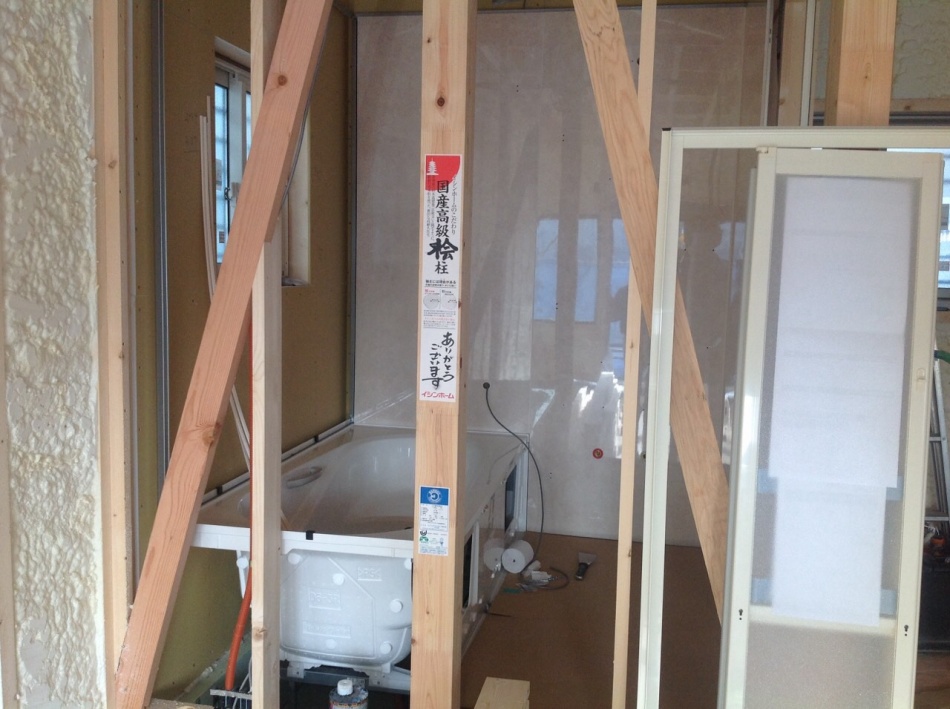 【埼玉県吉川市M様邸】ユニットバス施工と自動ドア,シャッターの施工を行いました。松井産業株式会社 イシンホーム三郷店