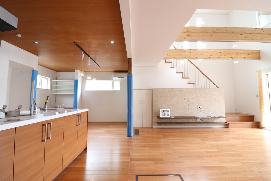 仕切りをなくした広々リビングダイニング