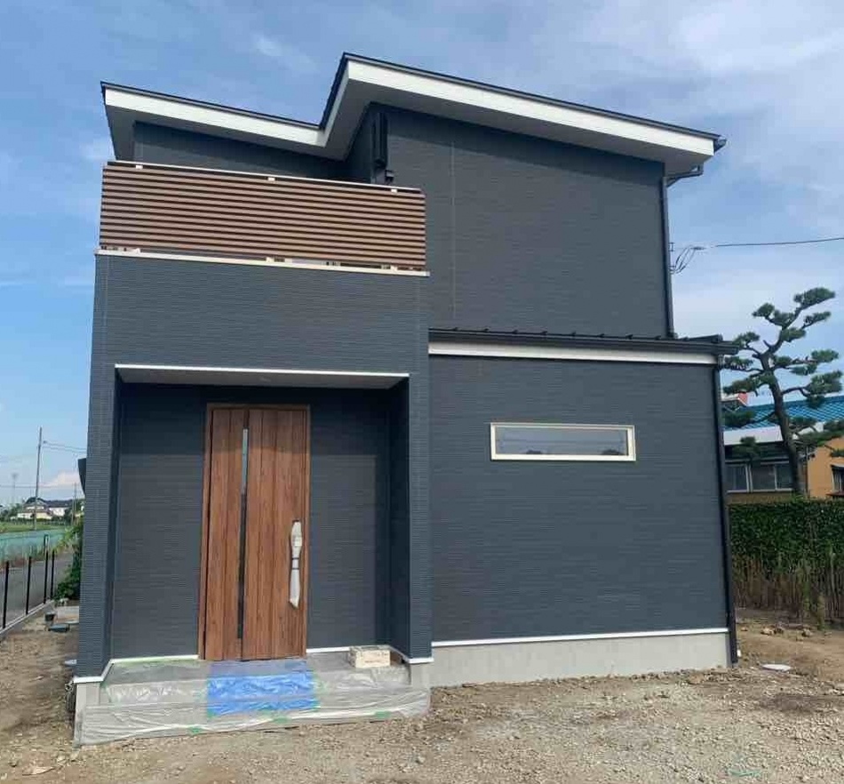 埼玉県三郷市U様邸注文住宅新築工事は足場が外れて外観が分かるようになりました。