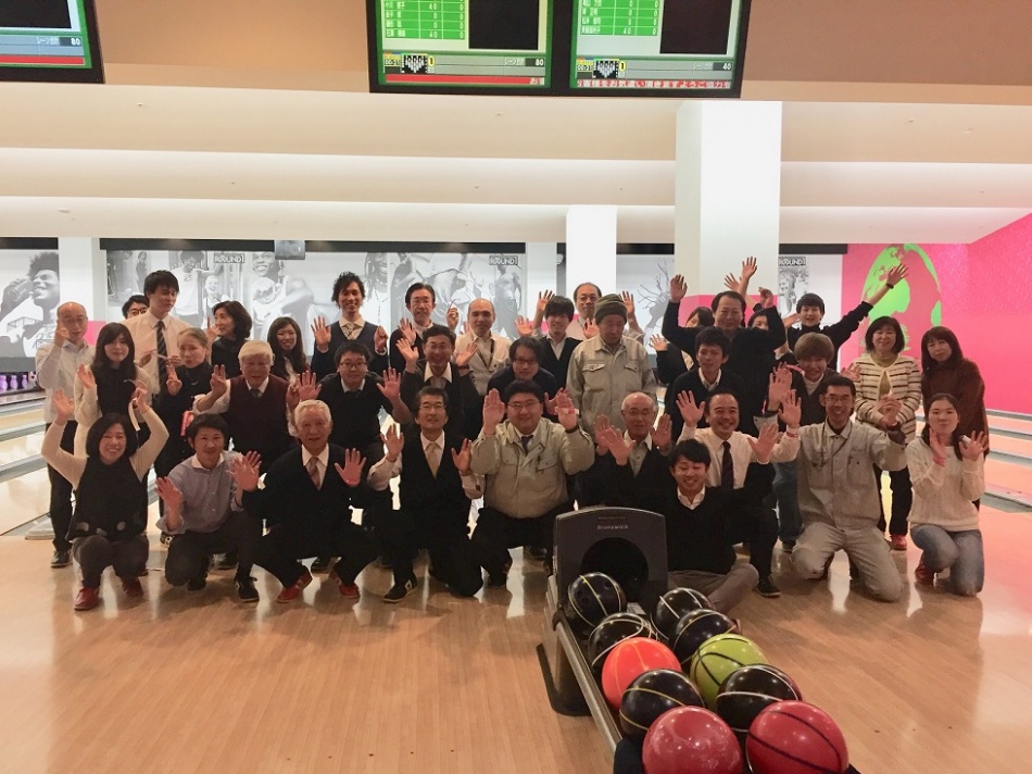 年末恒例の松井産業ボウリング大会を行いました。