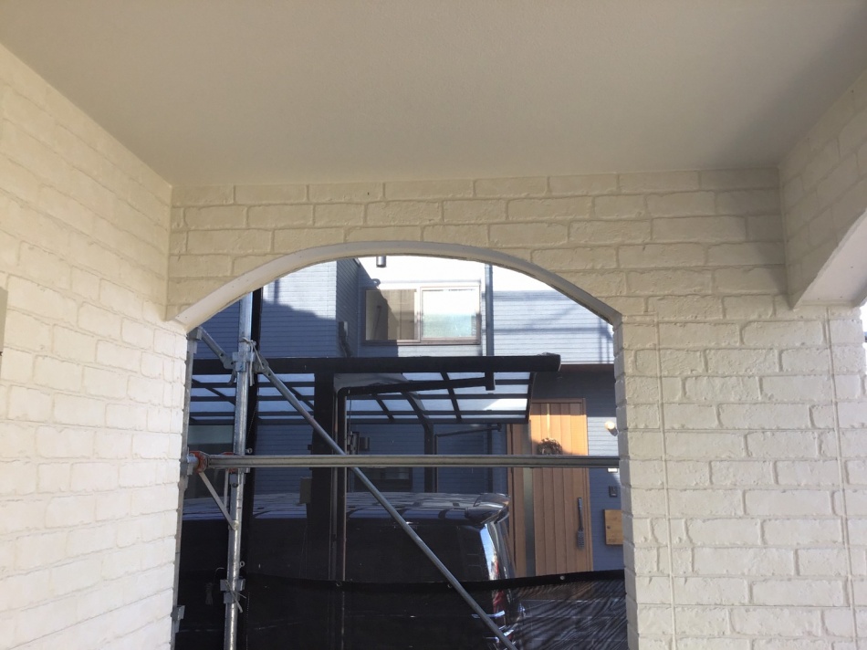 埼玉県越谷市S様邸は妻飾り、外壁工事、窓飾り工事です。