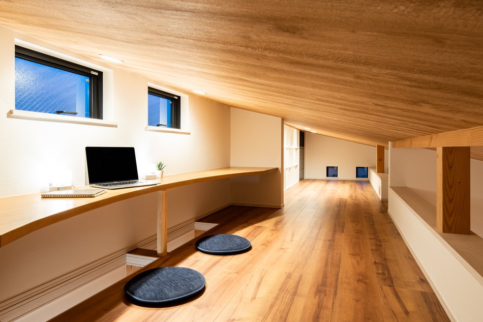 埼玉県三郷市M様邸小屋裏書斎＆テレワーク＆作業スペース