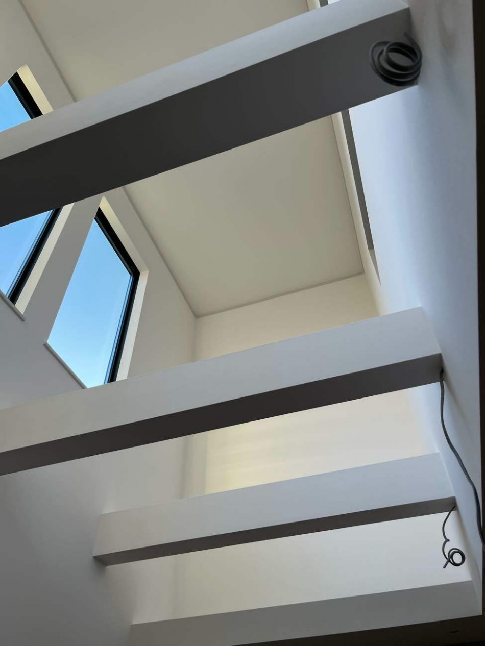 埼玉県三郷市T様邸注文住宅新築工事は内装クロス工事中です。