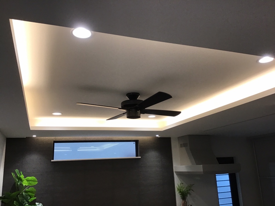 東京都足立区M様邸はシーリングファンが取りつきました。