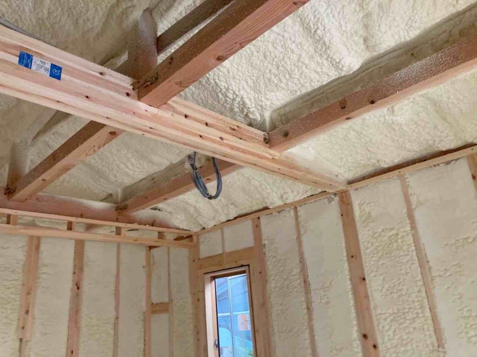 埼玉県三郷市H様邸注文住宅新築工事は吹付け断熱工事を行いました。