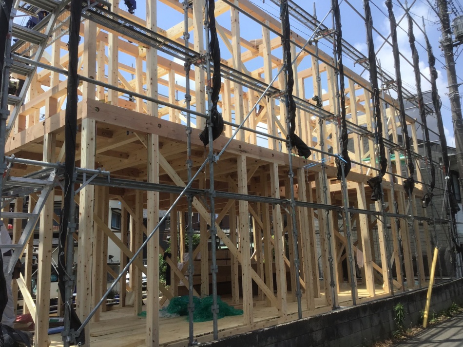 埼玉県三郷市H様邸注文住宅新築工事は上棟しました。