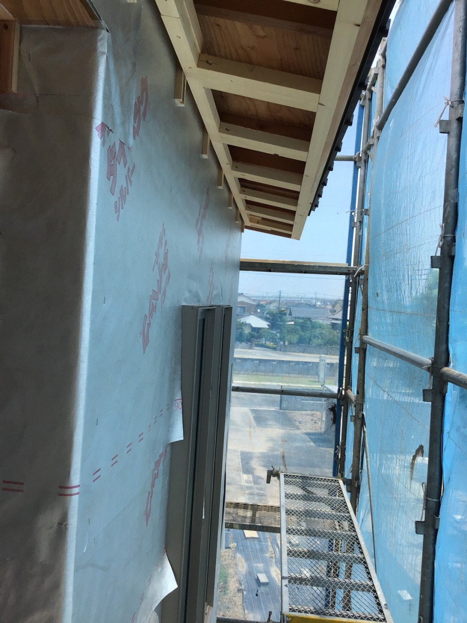 【埼玉県三郷市】Y様邸は24時間換気ダクト施工、電気配線、給排水配管、タイベックシルバー施工です。