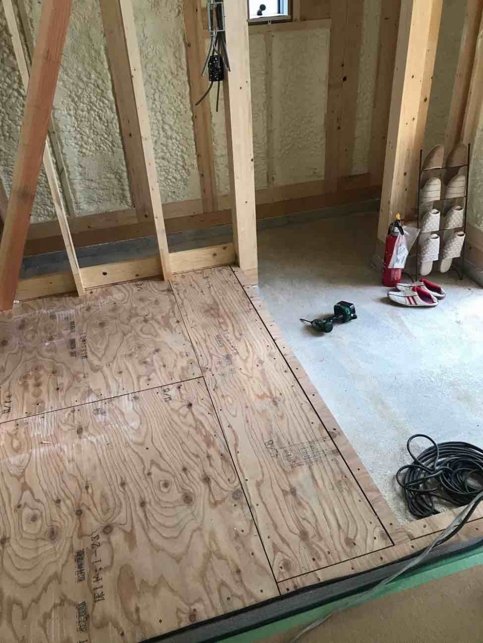 【埼玉県三郷市】Y様邸注文住宅新築工事は床貼りです。