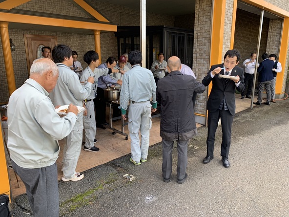 松井産業カレー食事会を行いました。