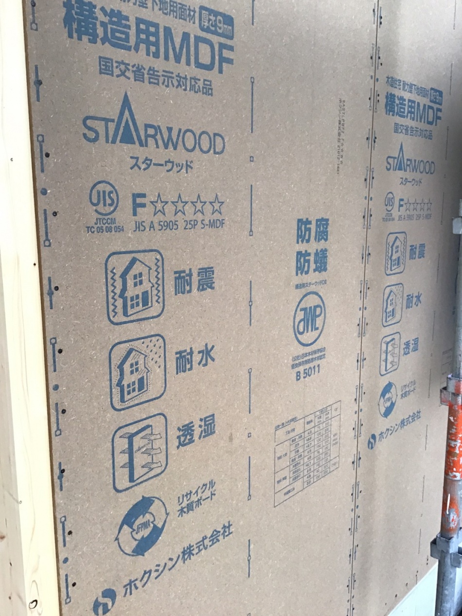 埼玉県三郷市K様邸は木工事外部パネル張りです。