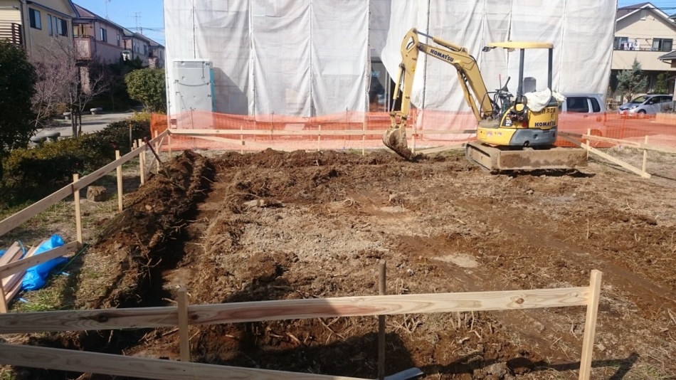 【埼玉県吉川市】S様邸は砕石を敷き込み基礎の床掘りを行いました。イシンホーム三郷店 松井産業