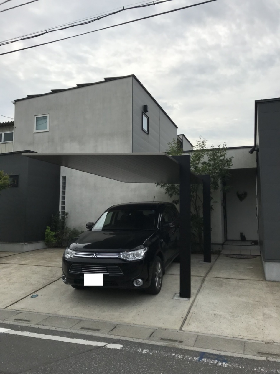 リクシルのカーポートSCを取り付けました。