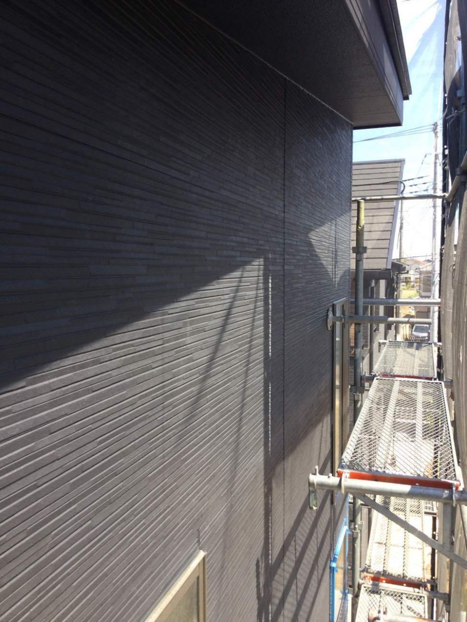 埼玉県越谷市H様邸ガレージハウス新築工事はサイデイングが取り付きました。