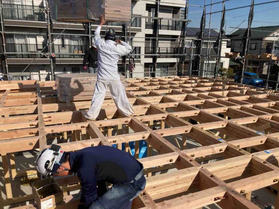 埼玉県吉川市M様ガレージハウス賃貸住宅は建て方を行いました。