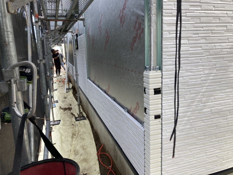 埼玉県三郷市M様邸注文住宅新築工事はタイベックシルバーを施工しました。