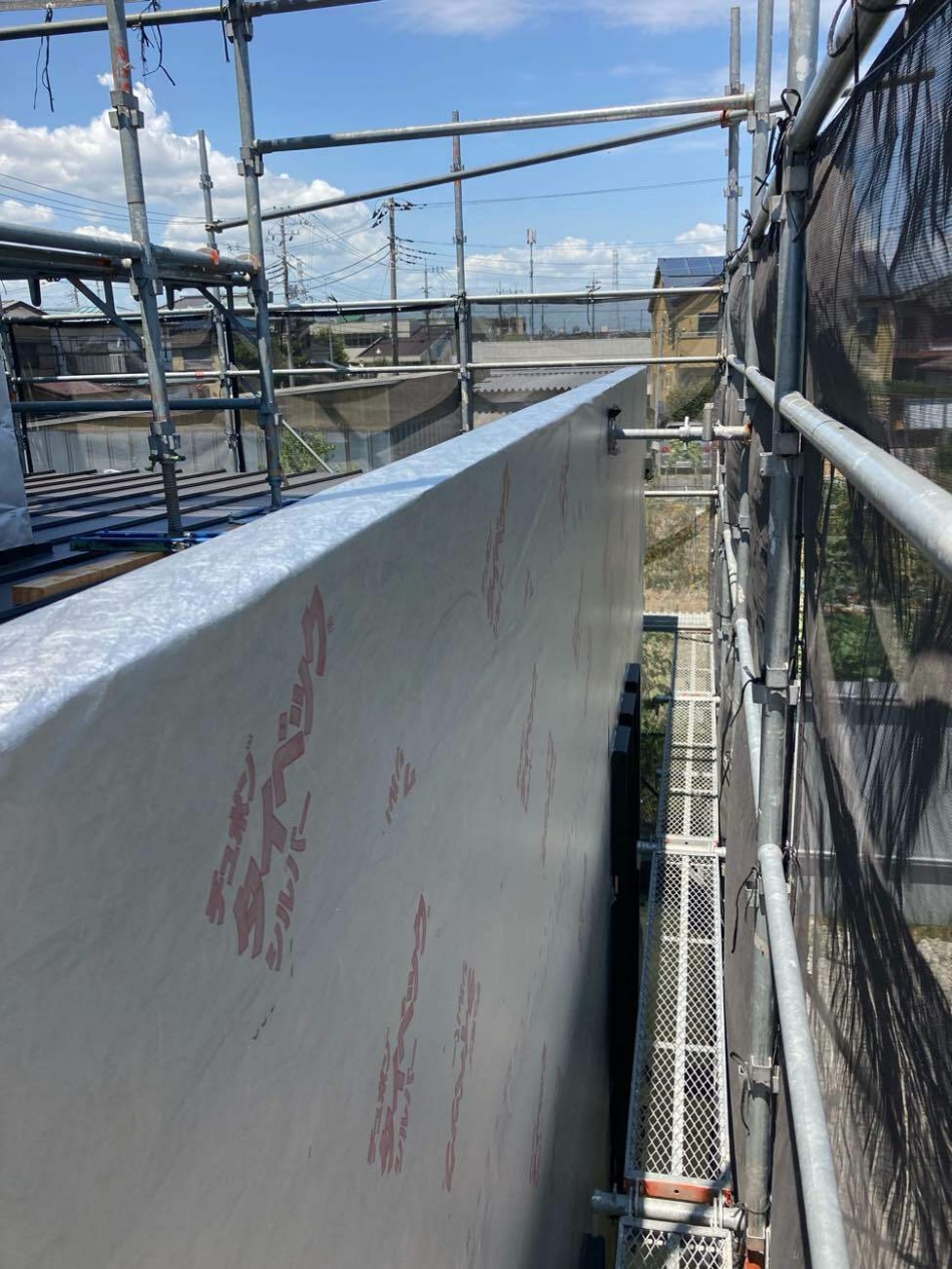 埼玉県三郷市N様邸は外壁タイベックシルバーを施工しました。