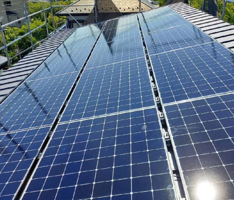 埼玉県三郷市A様邸注文住宅新築工事は太陽光パネルが取り付きました。