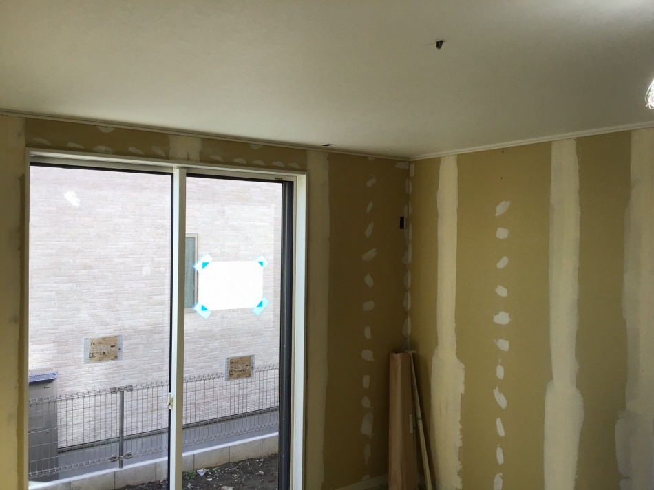 埼玉県吉川市T様邸は内装工事を行っています。