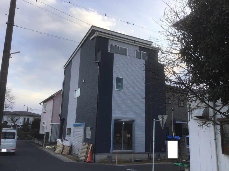 埼玉県吉川市I様邸注文住宅新築工事は足場解体され外観がわかるようになりました。