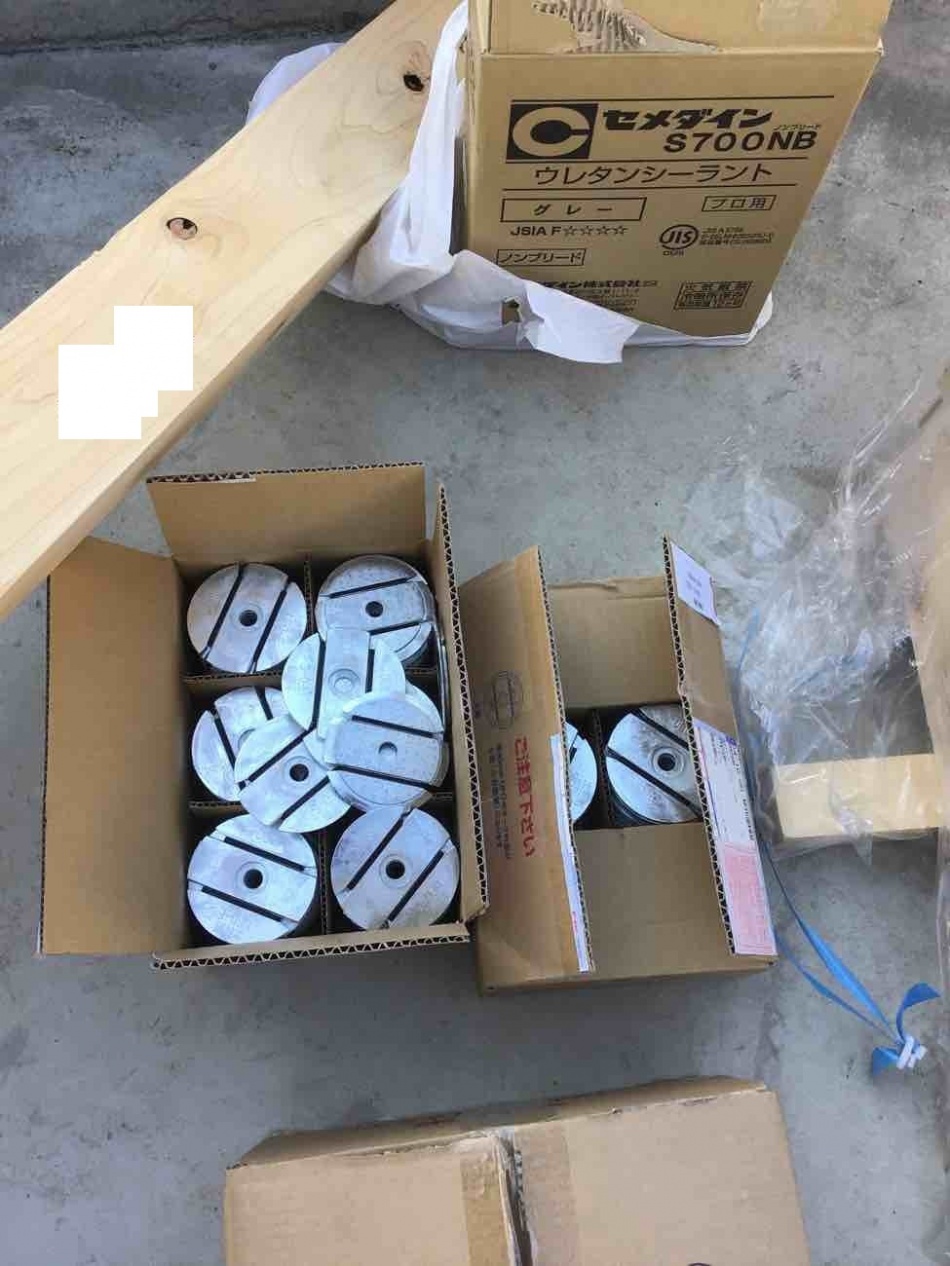 埼玉県三郷市H様邸注文住宅新築工事は土台敷きと減震金物設置です。