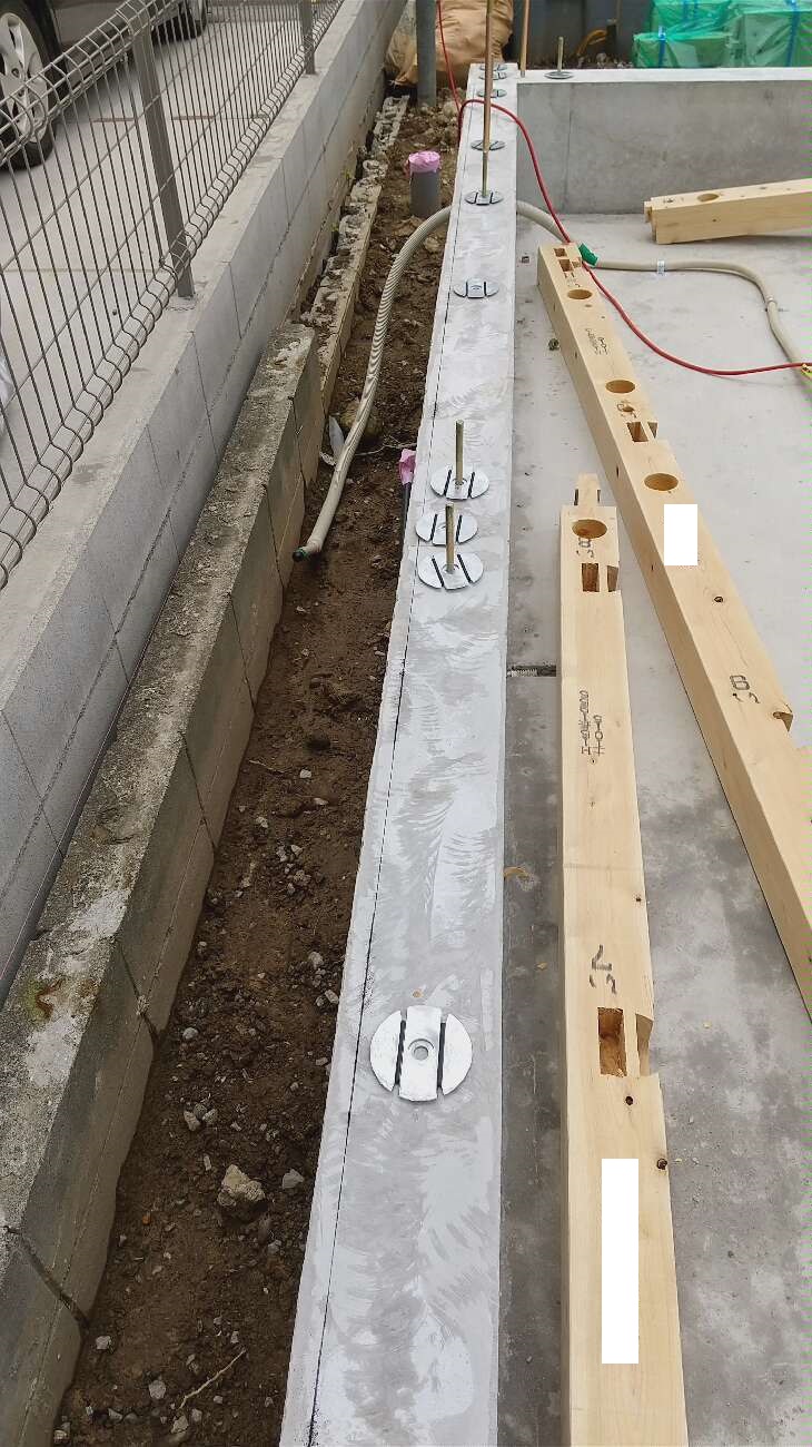 埼玉県吉川市I様邸は土台引き工事を行っています。