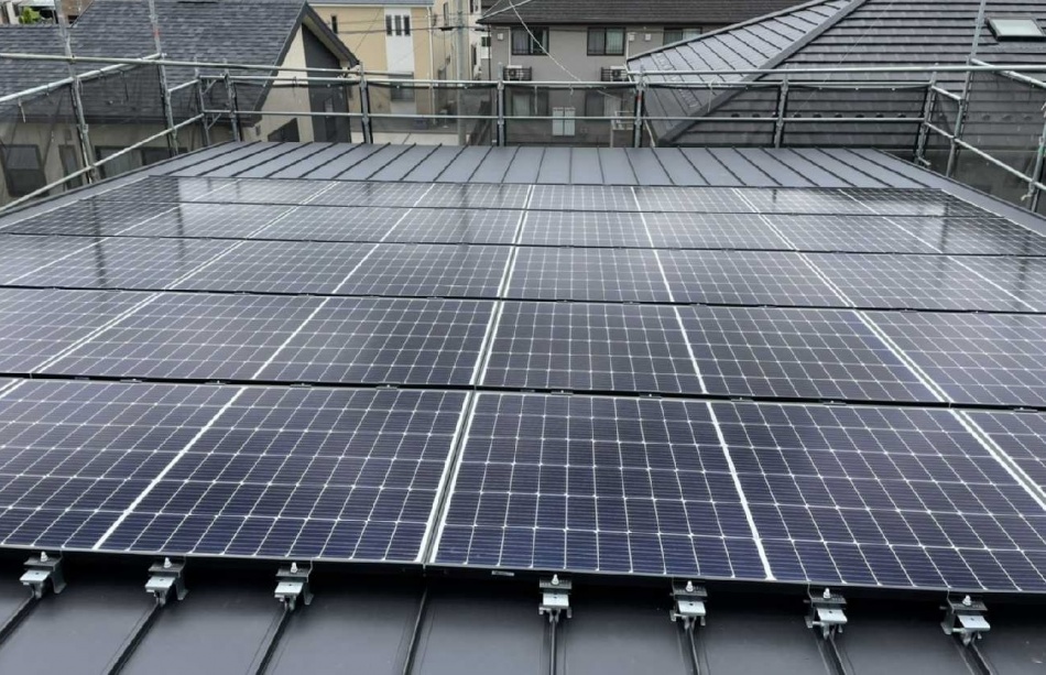 埼玉県三郷市S様邸注文住宅新築工事は太陽光システムがとりつきました。