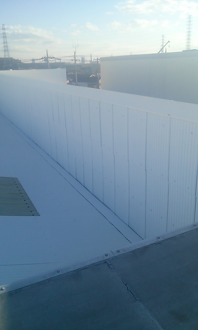 【埼玉県八潮市】A様工場屋根に遮熱塗料ガイナを吹付塗装をいたしました。松井産業株式会社リフォーム館