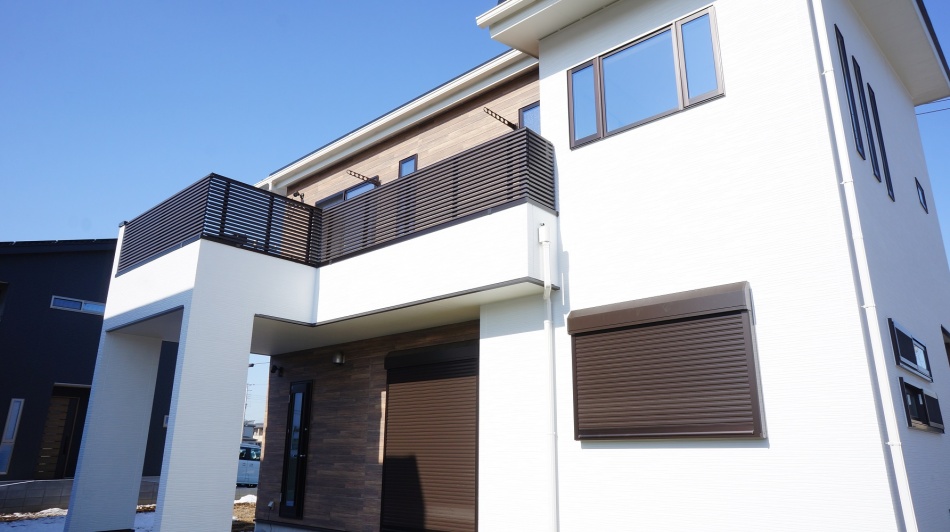 三郷市S様邸はバルコニーにデザイン手すりが取りつきました