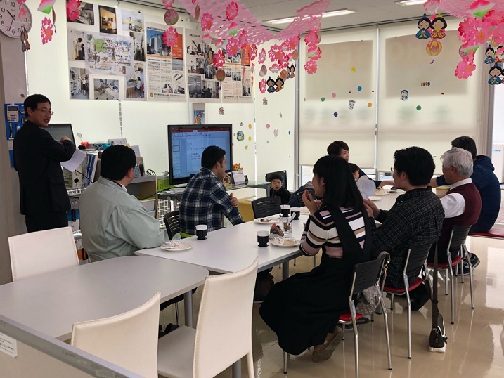 お施主様をお招きしてのケーキバイキングをしました。