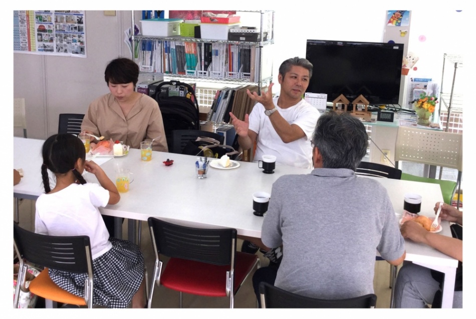 OB客様とこれから建築するお客様とでケーキバイキングを行いました。