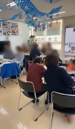 お客様とのケーキバイキングを行いました。