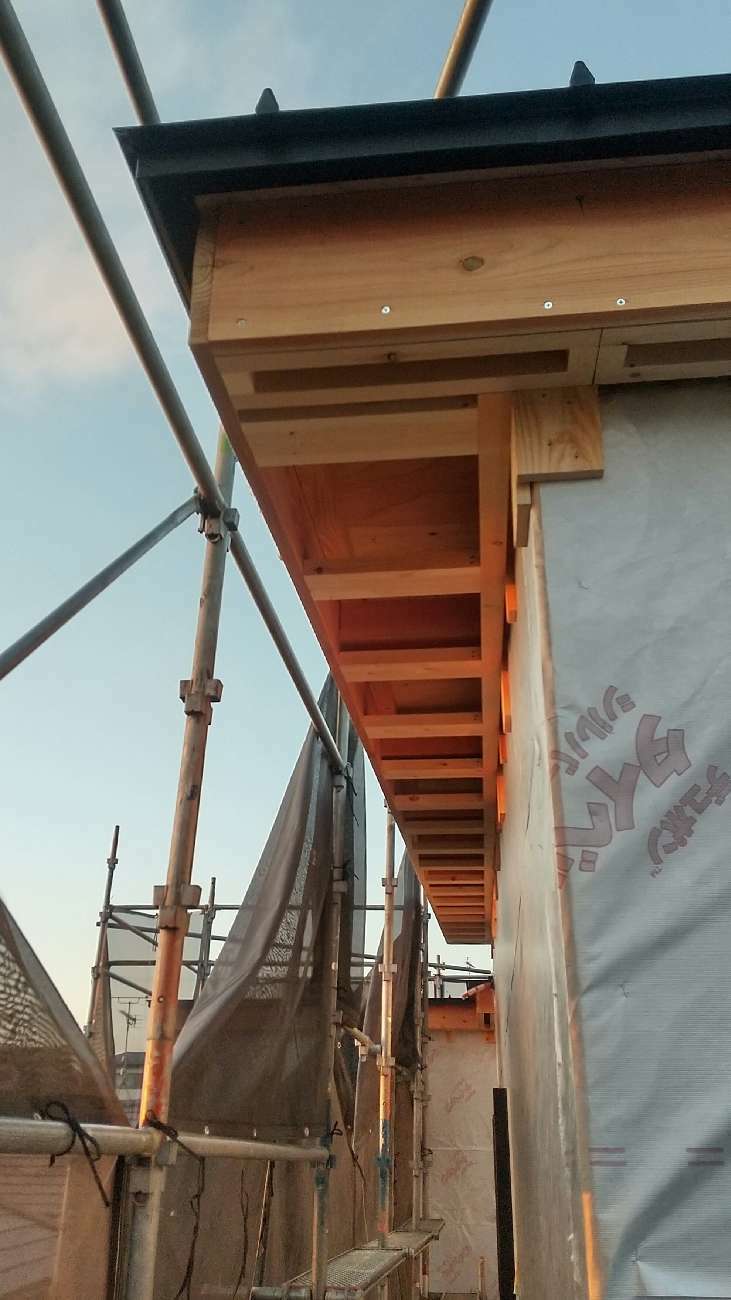 【埼玉県三郷市】K様邸屋根棟板金交換工事が完了しました。