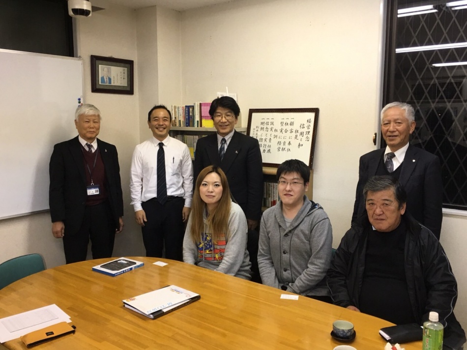 【三郷市】N様と注文住宅工事請負契約後に記念撮影です。松井産業株式会社 イシンホーム三郷店