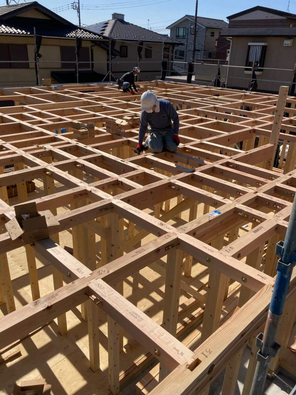 埼玉県越谷市K様邸注文住宅新築工事は建て方作業を行っています。