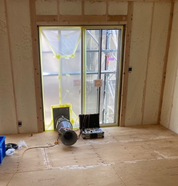 埼玉県越谷市I様邸注文住宅新築工事は気密測定を行いました。