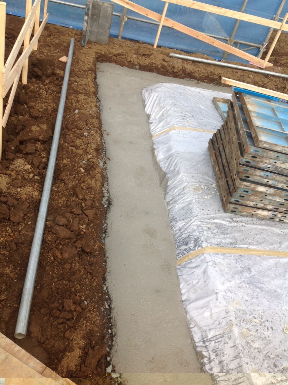 【埼玉県三郷市】O様邸新築工事は基礎工事,砕石,防湿フィルム,捨てコンクリート打設を行いました。松井産業株式会社 イシンホーム三郷店