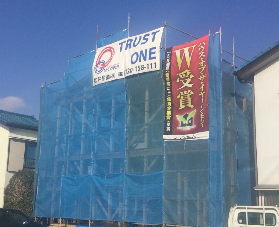 三郷市E様邸はイメージシートを設置し木工事中です