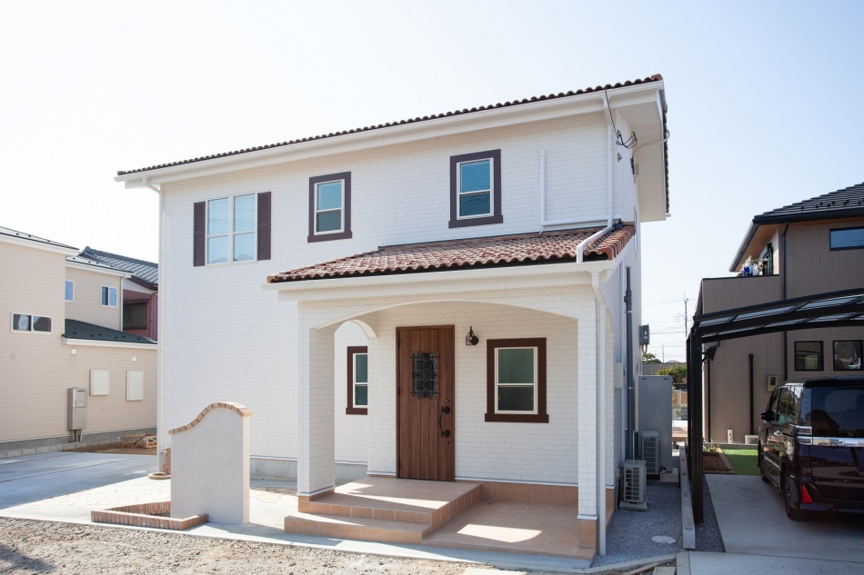 【埼玉県越谷市】S様邸フレンチカントリーなZEHの家は外構が完成しました。