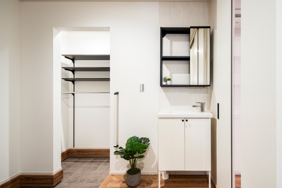 埼玉県三郷市M様邸玄関シューズクローク、洗面化粧台でwithコロナ時代に対応