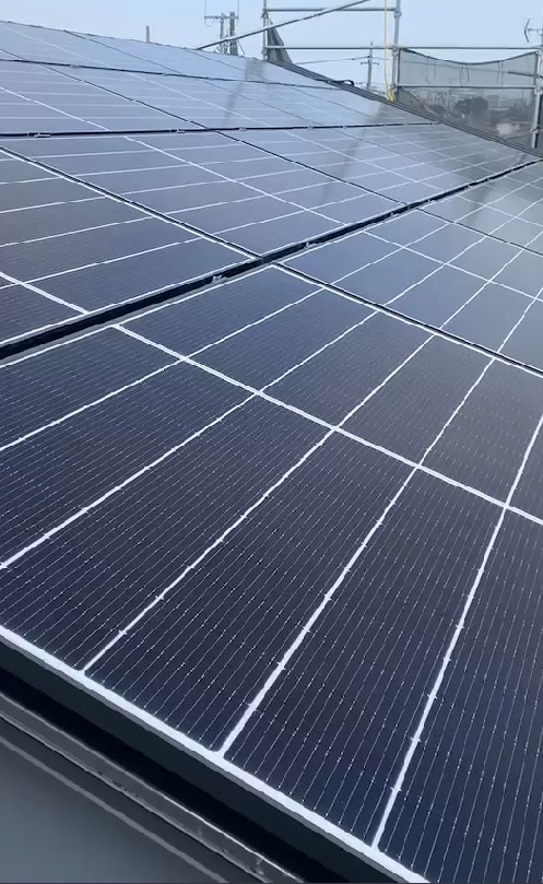 埼玉県三郷市I様邸注文住宅新築工事は太陽光パネルが取り付きました。