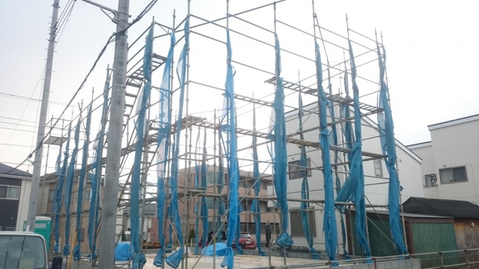 埼玉県三郷市 N様邸の外部足場組みを行いました。松井産業株式会社 イシンホーム三郷店