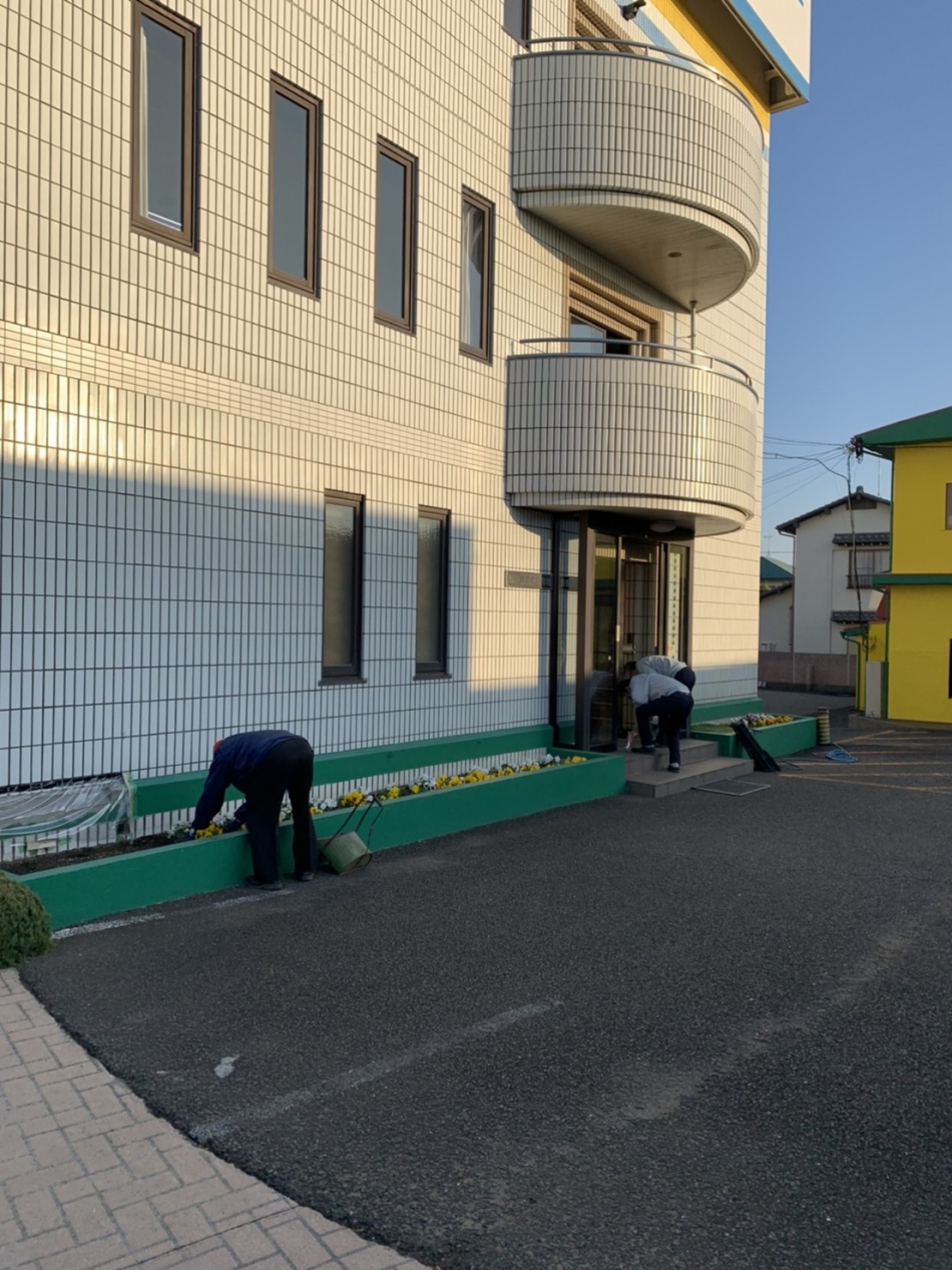 恒例の環境整備点検を行いました。松井産業