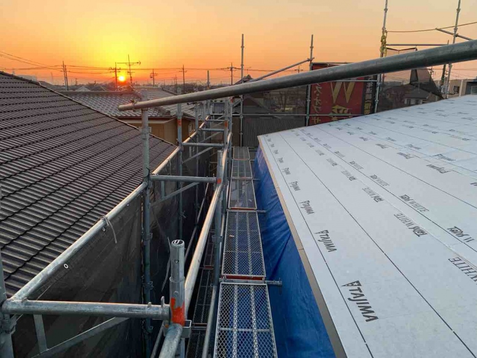 埼玉県吉川市M様邸注文住宅新築工事はアスファルトルーフィングを施工しました。