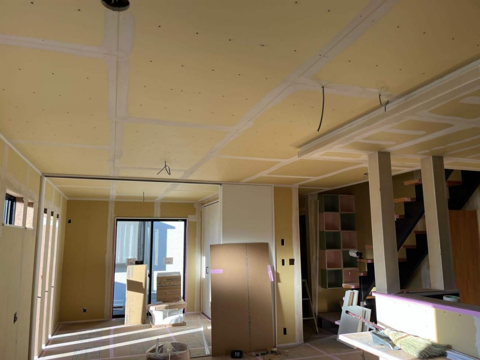 埼玉県三郷市M様邸注文住宅新築工事は内装工事中です。