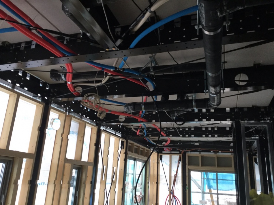 【埼玉県三郷市】O様賃貸住宅は設備配管、電気配線を行い木工事中です。松井産業