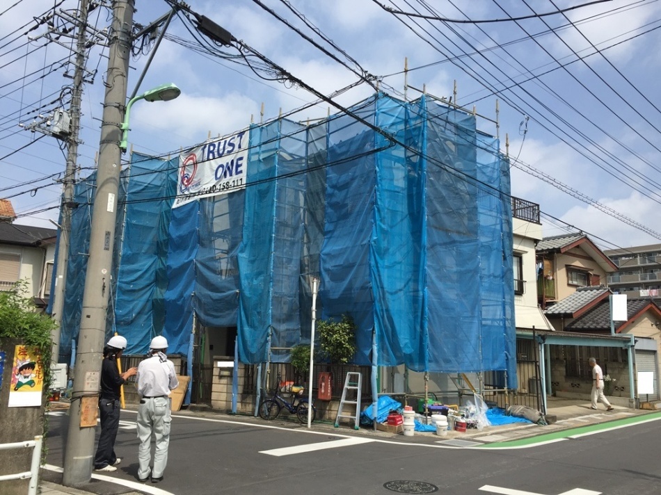 【埼玉県三郷市】T様邸は足場を組み立て塗装工事を行います。松井産業株式会社