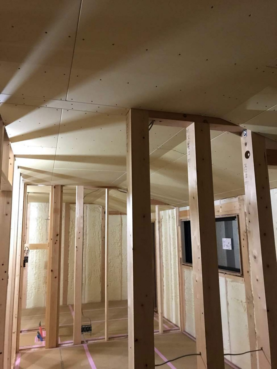 埼玉県久喜市T様邸注文住宅新築工事は天井ボード張り工事を行いました。