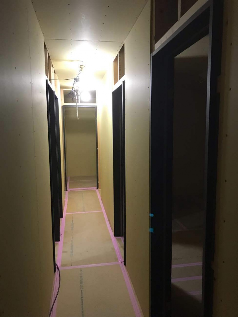 埼玉県久喜市T様邸注文住宅新築工事はボード張り工事を行っています。