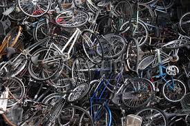 放置自転車？募集用の旗？松井産業なら定期巡回で建物チェック