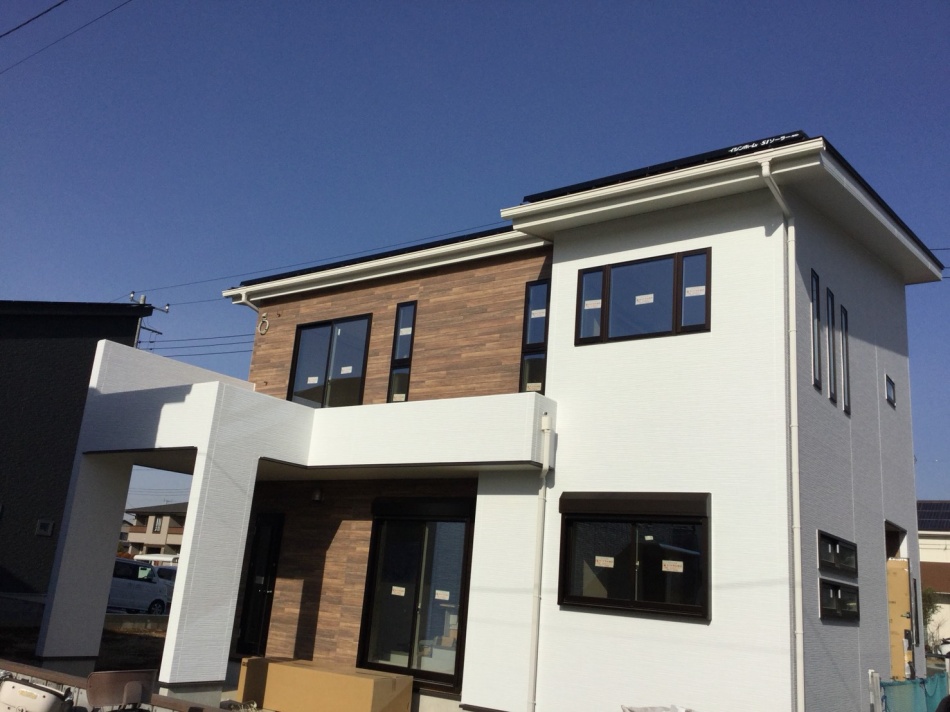 三郷市S様邸は外部足場が外れ外観がわかるようになりました。